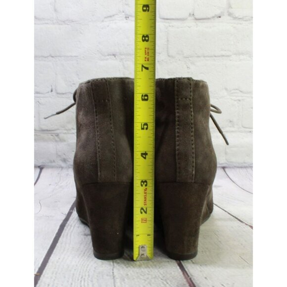 Clarks Brown Suede Lace Up Casual Wedge Ankle Booties Size 7.5 M - Picture 6 of 9